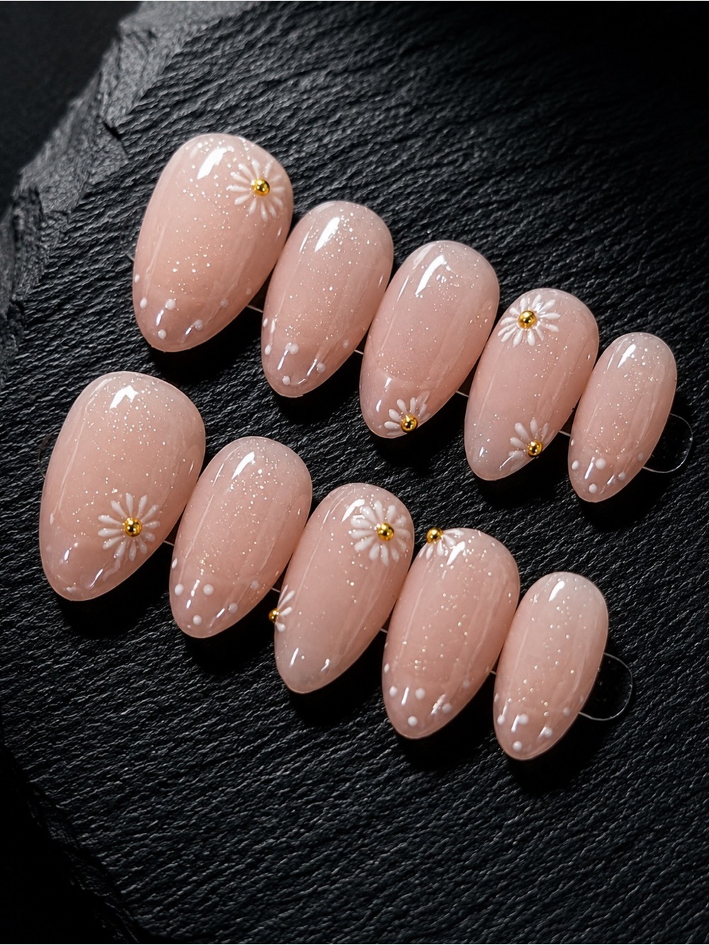 Press-On Nails - Delicate Pink Daisy Design